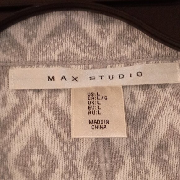 Max Studio Women’s Zip-Up Sweater Jacket – Gray & White Geometric Pattern – Size - Picture 2 of 2
